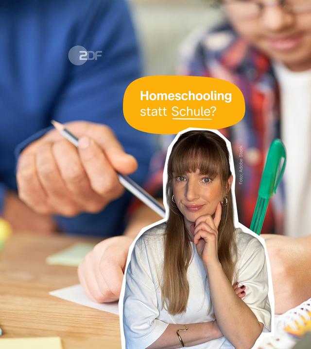 Eine Collage zeigt eine Frau, die fragend schaut, hinter ihr ein Foto, das einen Erwachsenen und ein Kind beim Lernen zeigt, beide halten einen Stift in der Hand, darüber steht auf gelbem Hintergrund Homeschooling statt Schule