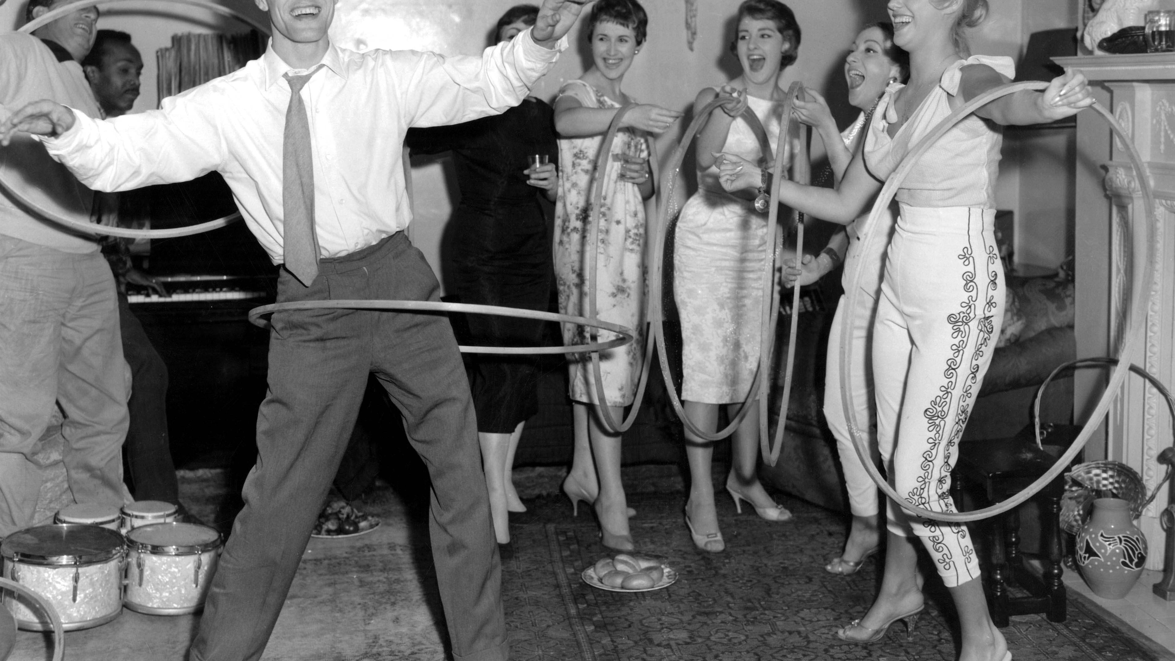 Ronnie Carroll mit Hula-Hoop