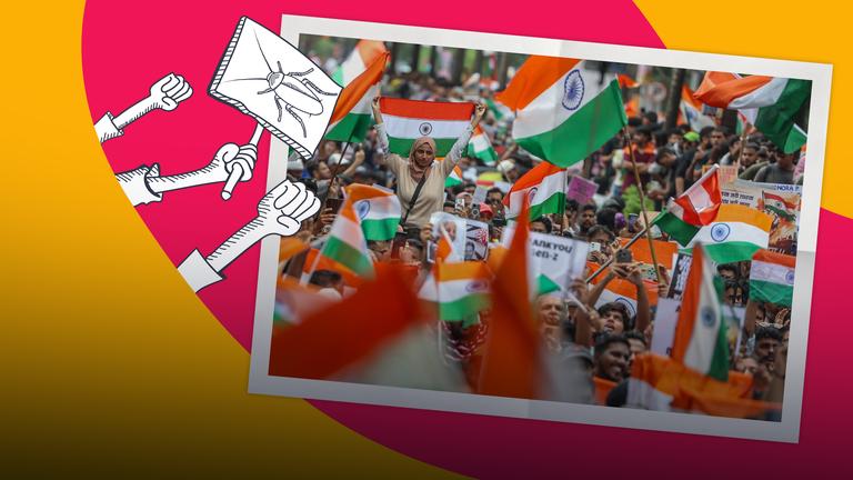 Indien: Kakerlaken-Proteste (mit Demo-Schild, Fäusten und Flaggen)