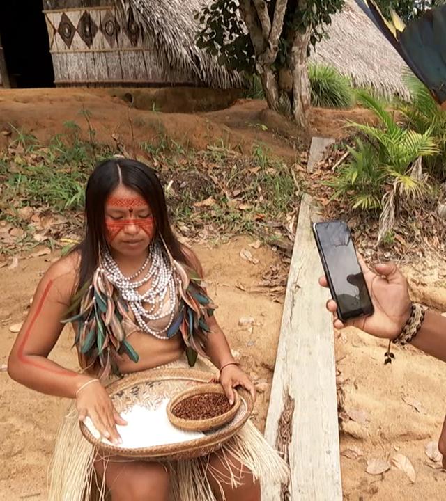 Indigene Influencerin