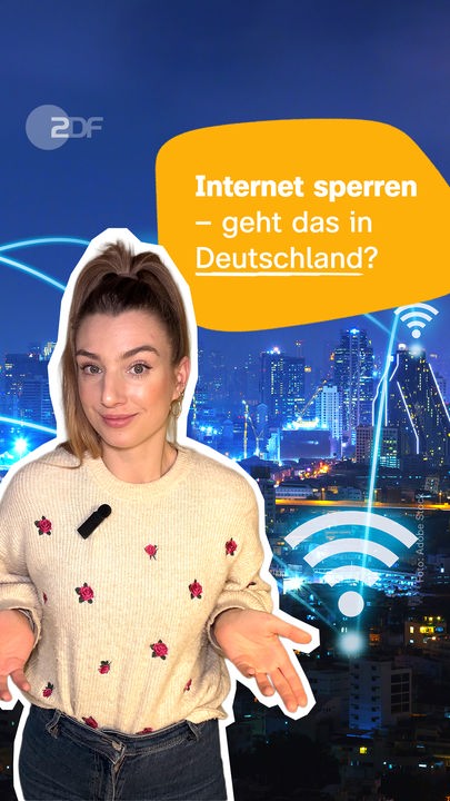 Eine Frau steht vor einem blauen Foto, das eine Internetverbindung in einer Stadt visualisiert zeigt, darüber steht vor gelben Hintergrund: Internet sperren - geht das in Deutschland?