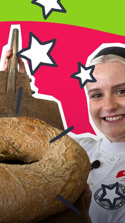 Reporterin Isabelle beim Brot backen mit Bäckerin Lilly
