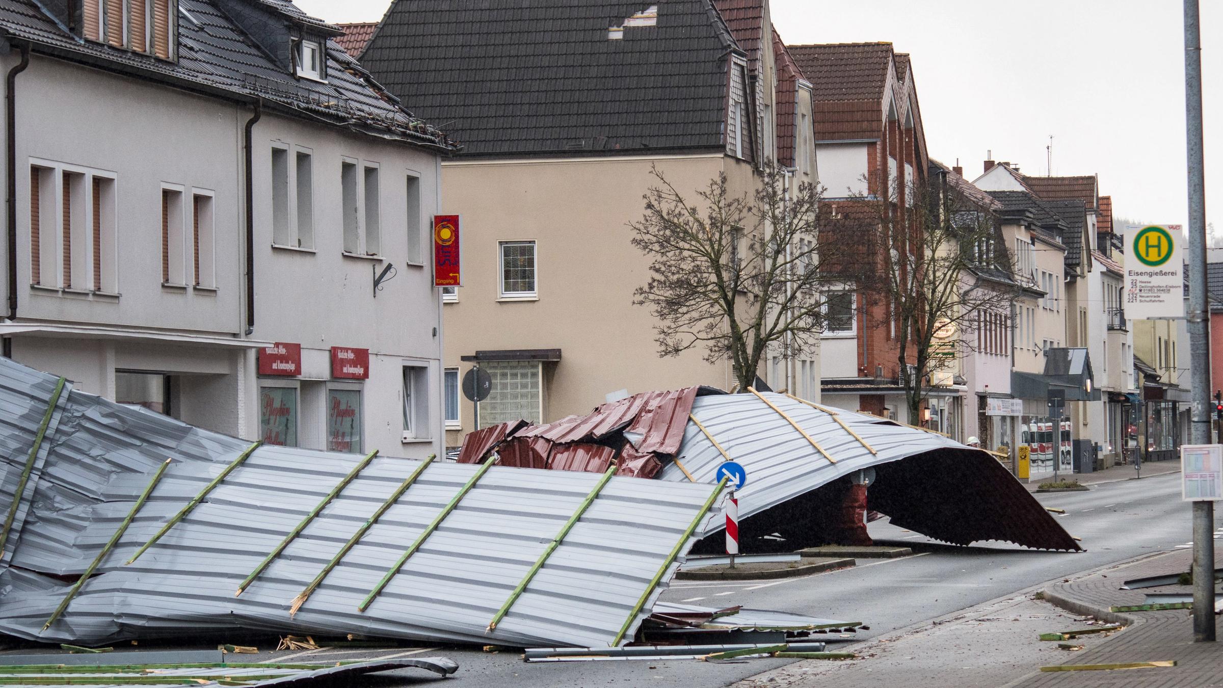 zerstoertes haus nach sturmtief 'friederike'