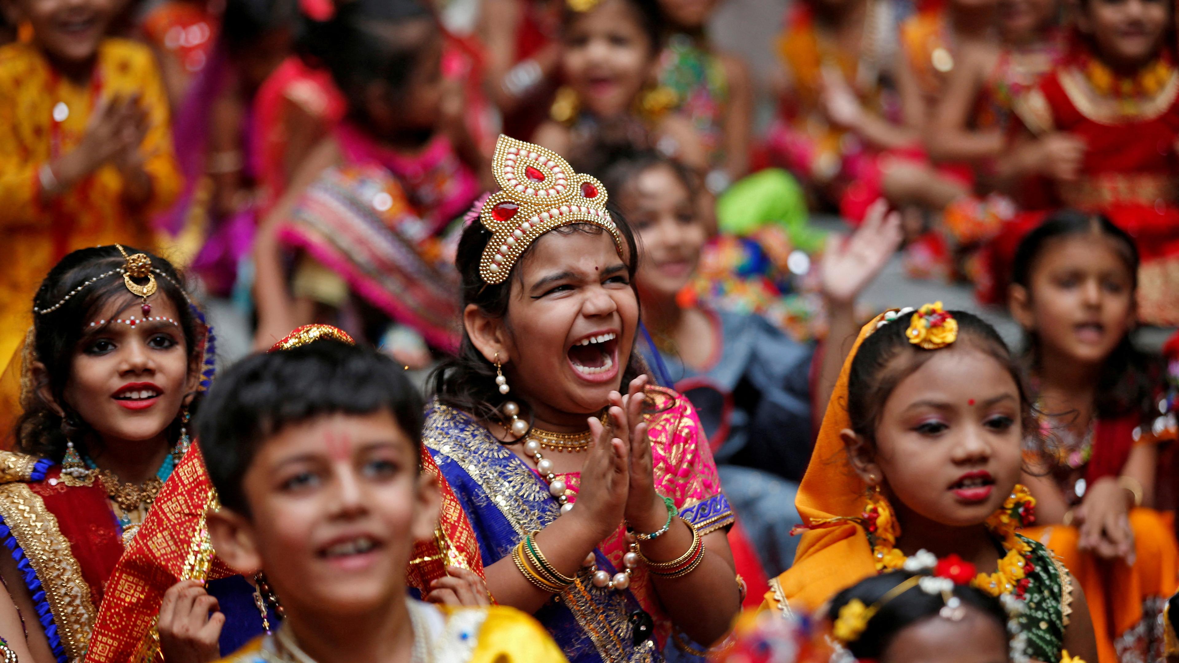 Kinder bei einem hinduistischen Fest in Indien