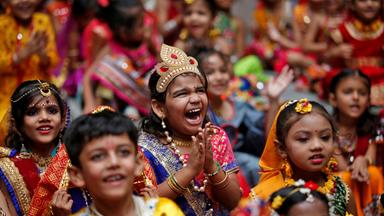 Kinder bei einem hinduistischen Fest in Indien