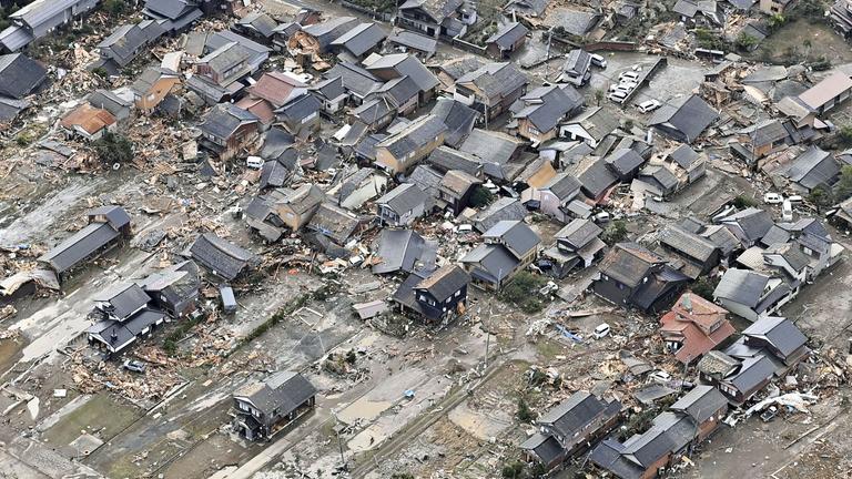 Zerstörte Häuser an der Westküste Japans