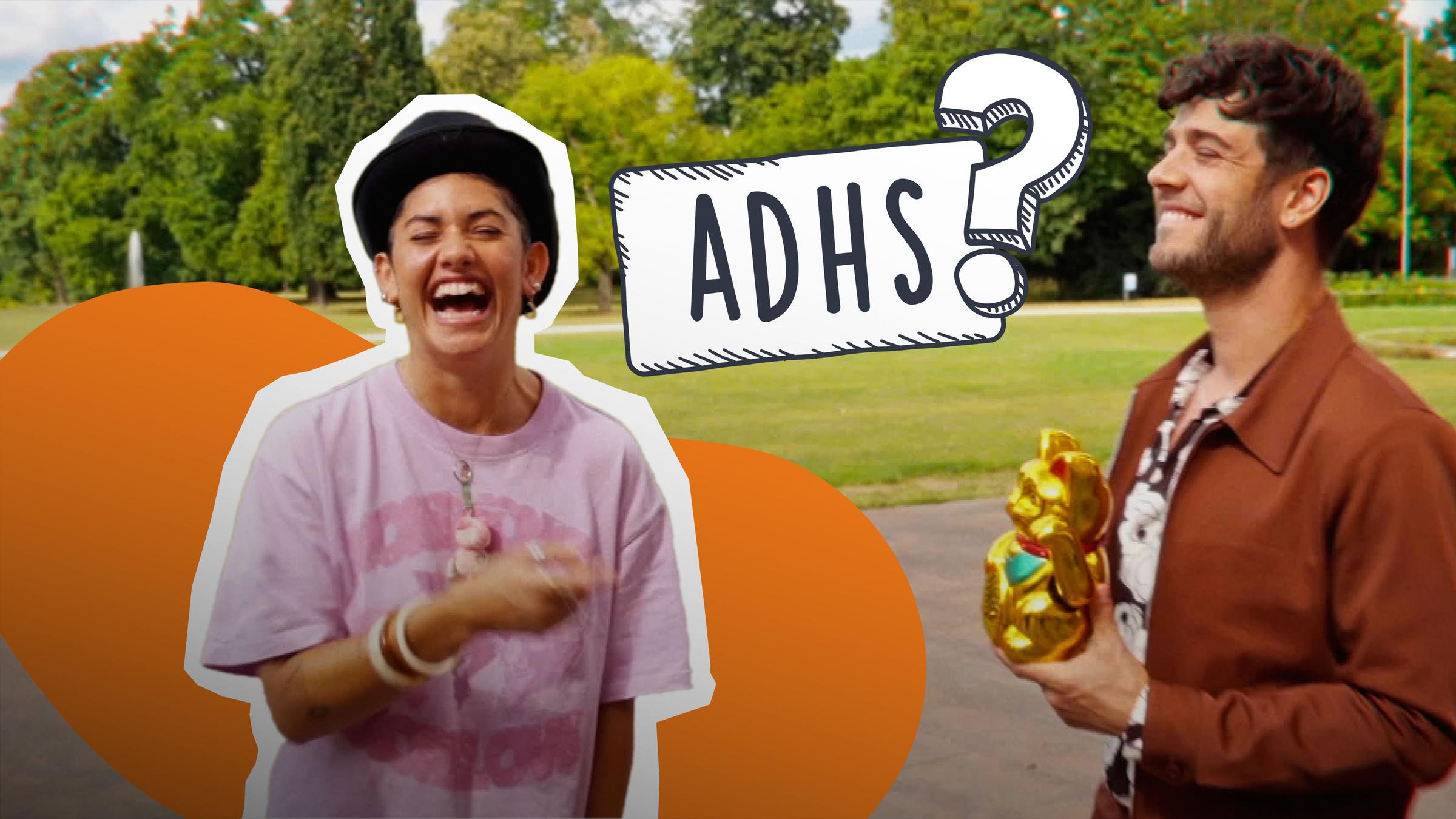 Jeannie lacht, neben ihr Co-Moderator Luca Hänni