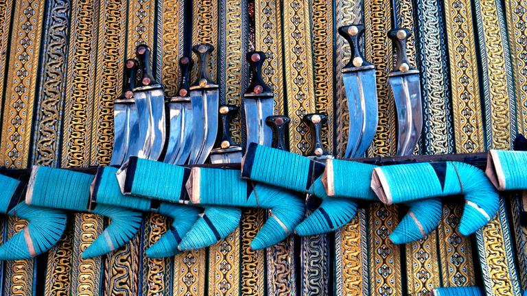 Traditionell geschmiedete Dolche