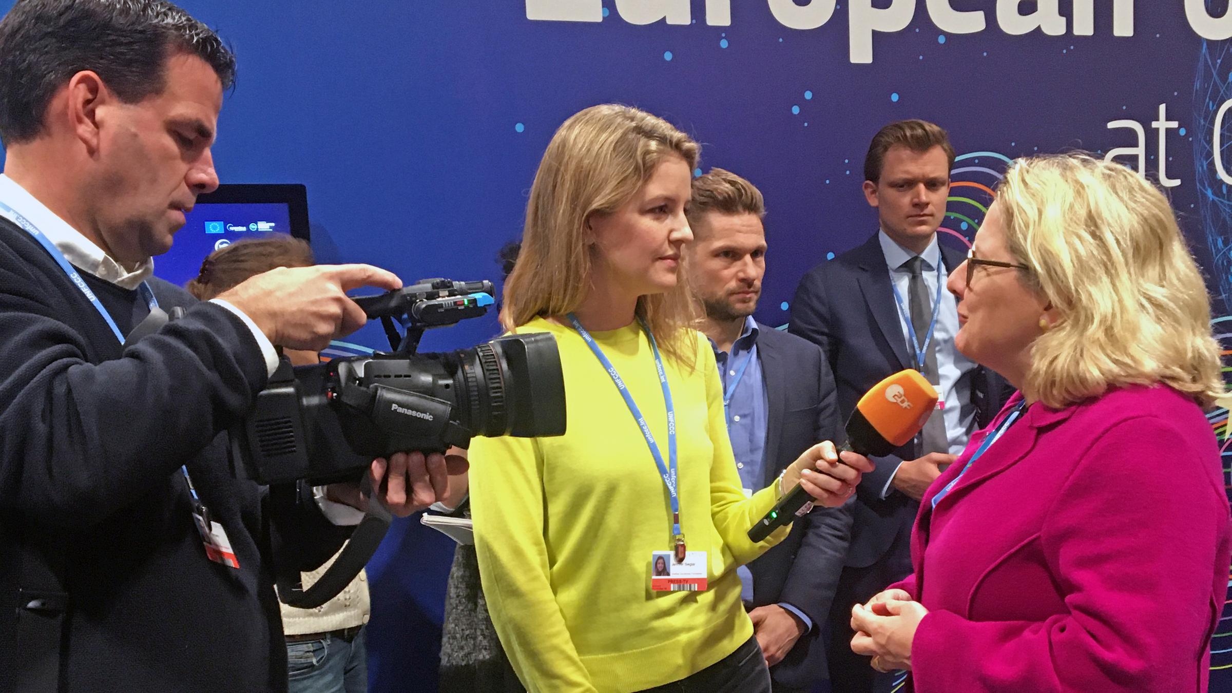 Jennie mit Umweltministerin Svenja Schulze