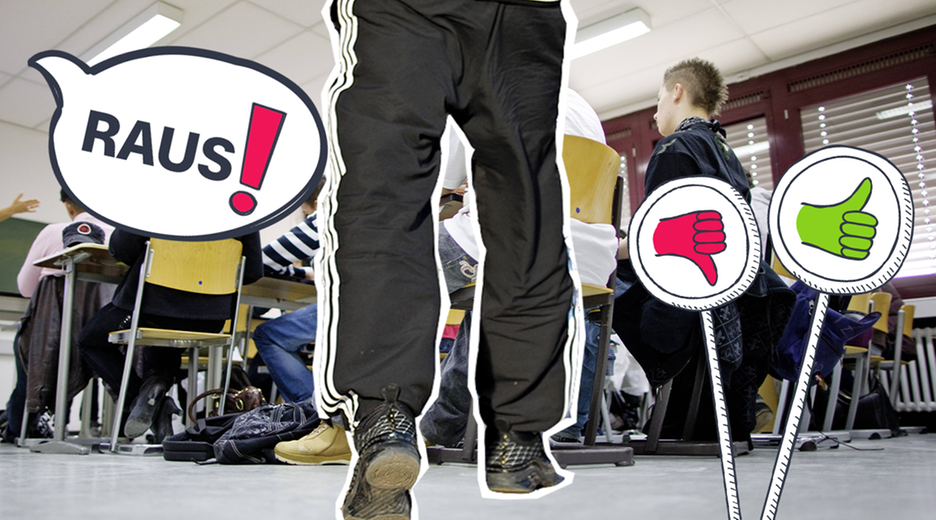 Ein Schüler in Jogginghose geht in einen Klassenraum, Sprechblase mit "RAUS!" und zwei Schilder mit Daumen hoch und Daumen runter.