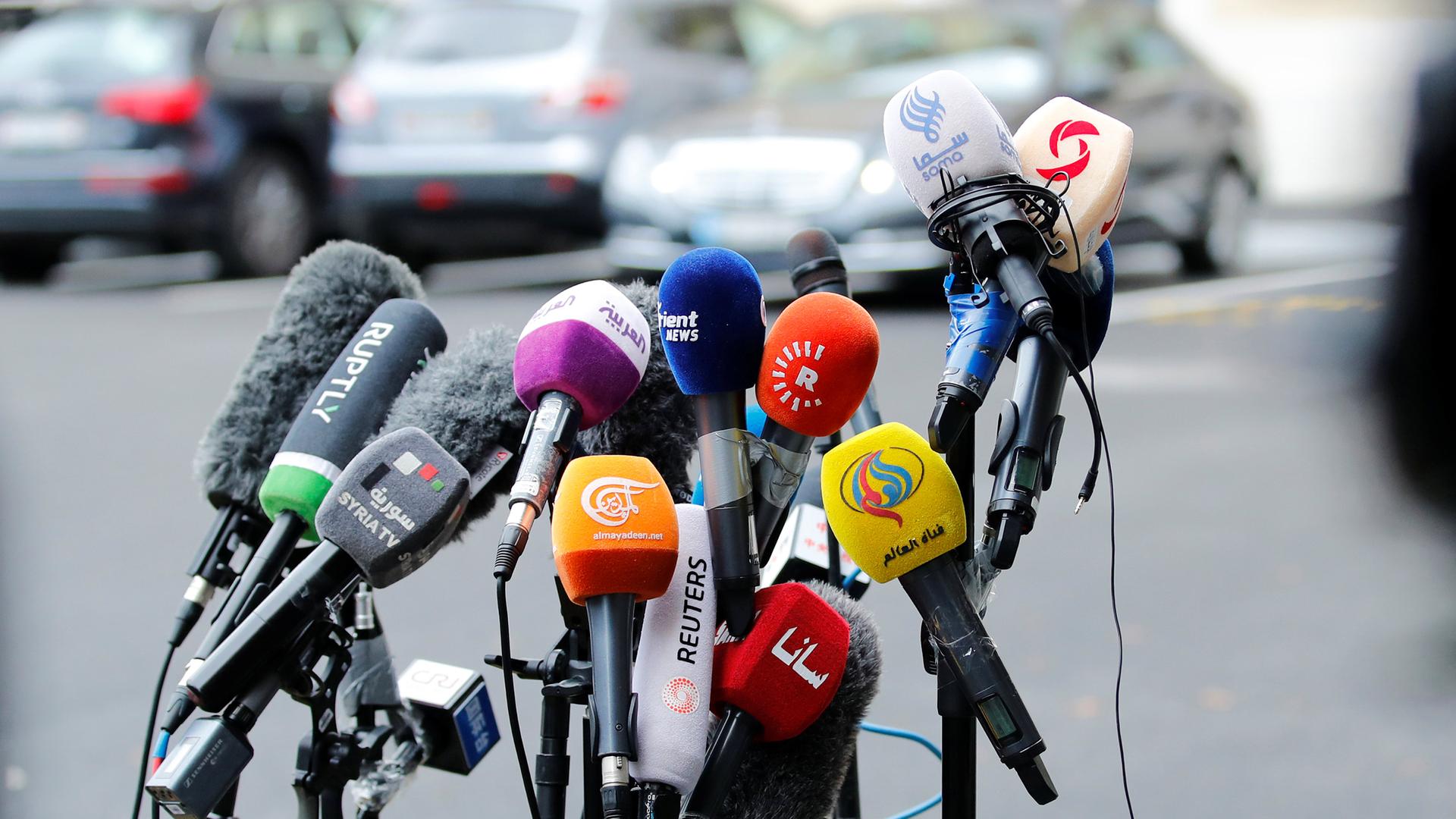 Mikrophone von Radio- und Fernsehsendern