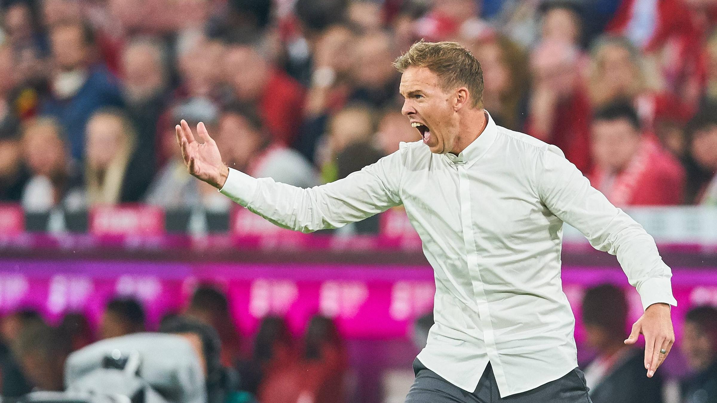 Nagelsmann brüllt an der Seitenlinie in Richtung Spielfeld, während eines Spiels im August 2018. Damals war er noch Chef-Trainer bei der TSG Hoffenheim.