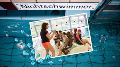 Nichtschwimmerbecken, Foto von Schwimmkurs mit Wasserspritzern