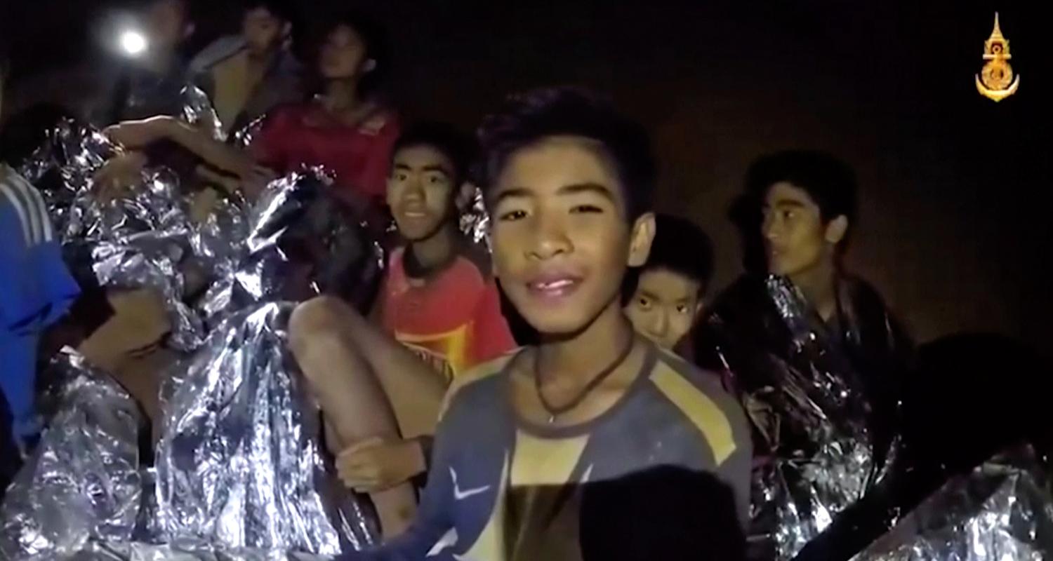 Kinder in thailändischer Höhle