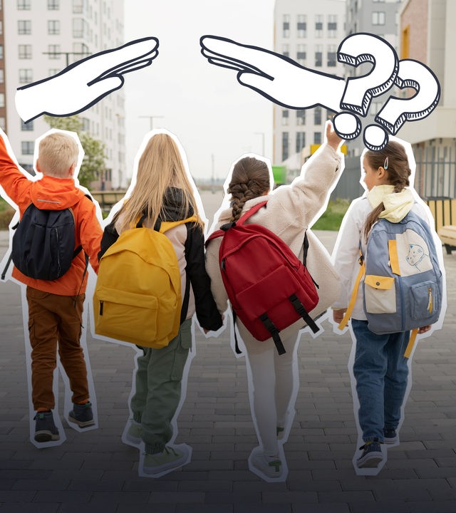 Kinder laufen auf einem Weg, alle tragen Rucksäcke und zwei strecken die Arme in die Luft. Darüber sind zwei gezeichnete Hände zu sehen und zwei Fragezeichen.