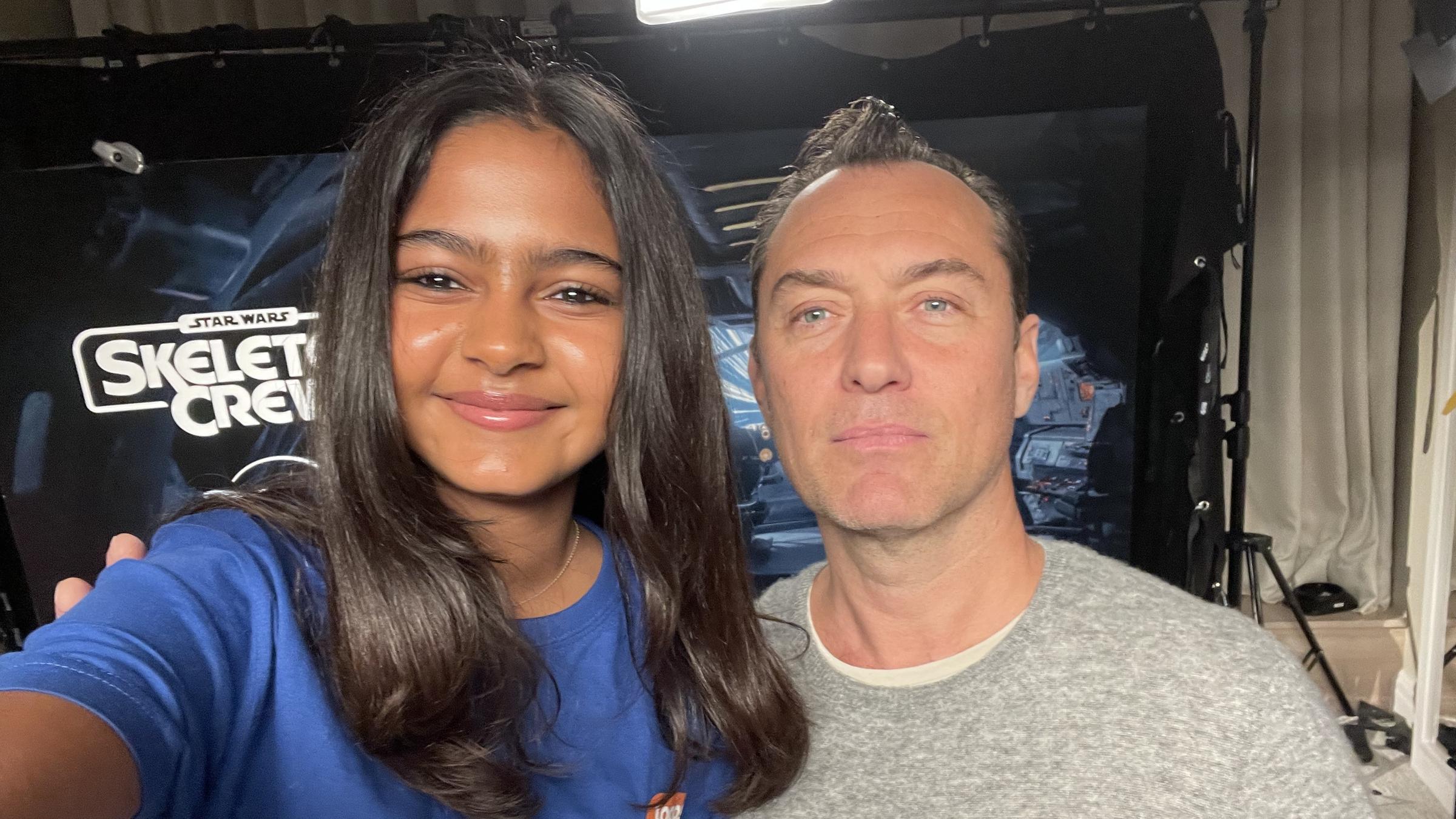 Kinderreporterin Isabella trifft Jude Law Selfie