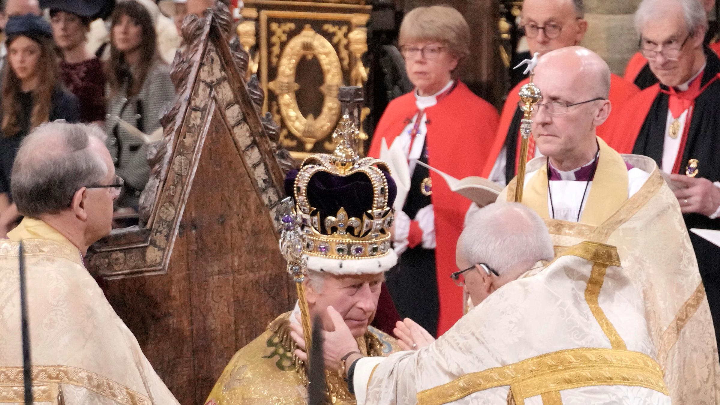 King Charles mit Krone