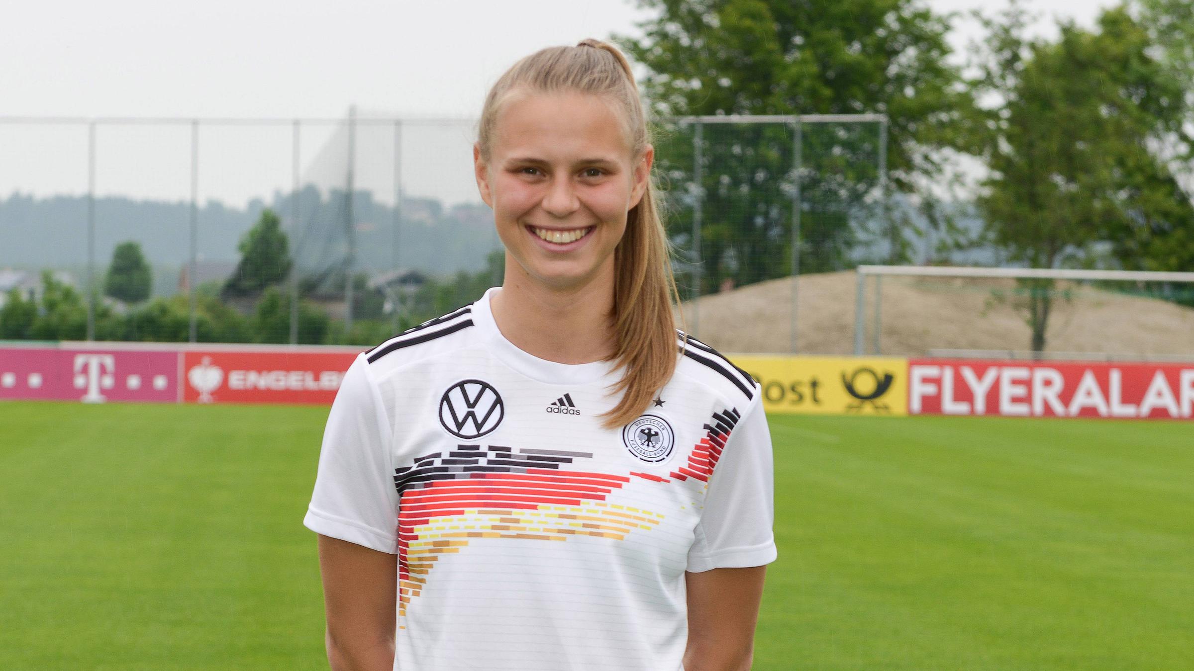 Mittelfeld/Sturm: Klara Bühl 