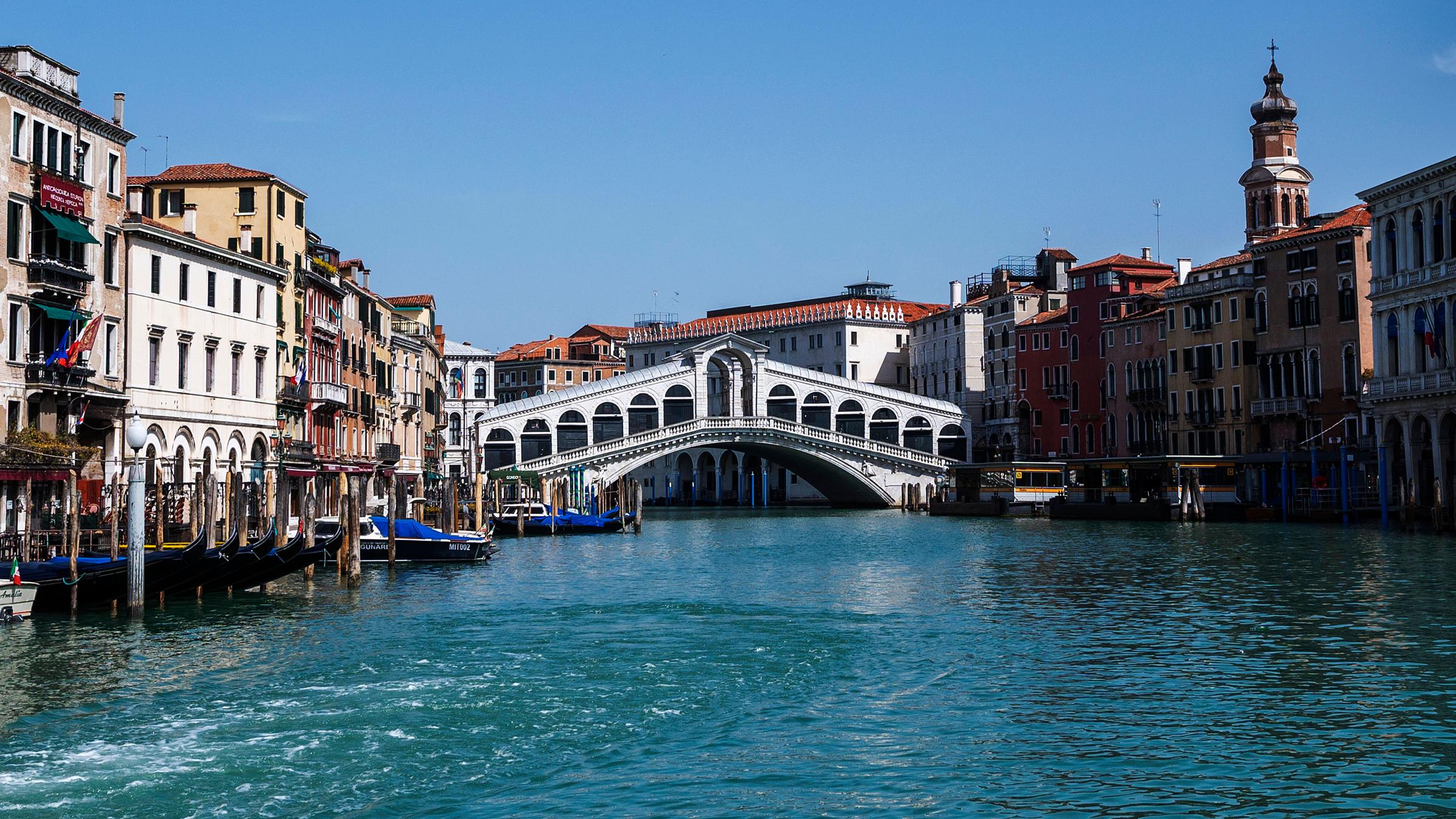 Klare Kanäle in Venedig