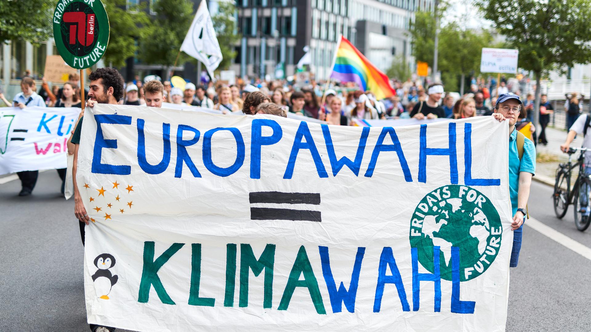 Ein Plakat auf dem steht Europawahl=Klimawahl