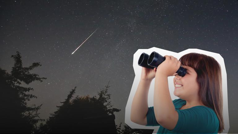 Montage: Mädchen beobachtet mit einem Fernglas eine Sternschnuppe am Nachthimmel