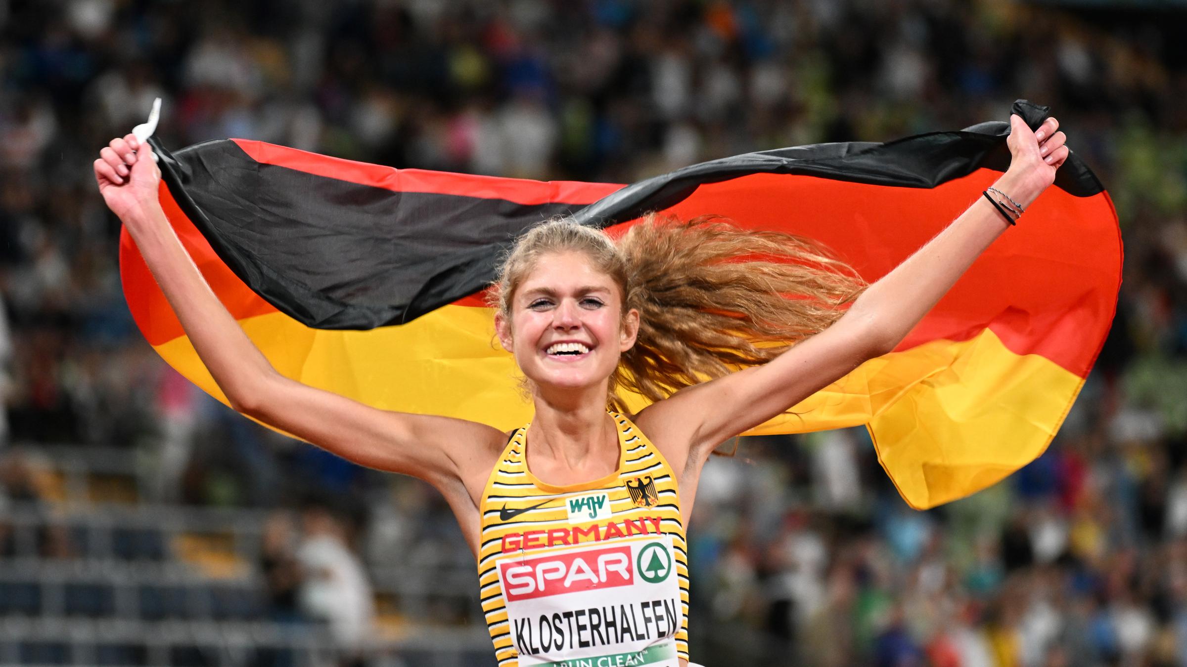 Konstanze Klosterhalfen jubelt