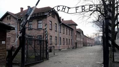 Eingang zum Konzentrationslager Auschwitz