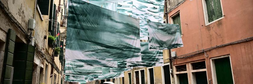 Kunstwerk Marea bei der Biennale in Venedig