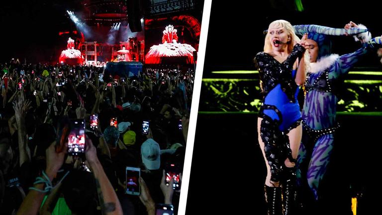 Links sieht man die Bühne aus Sicht der Fans, die ihre Handys auf die Bühne gerichtet haben. Rechts durch eine weiße Linie getrennt sieht man Lady Gaga in einem blauen Outfit, wie sie auf der Bühne performt mit einer Tänzerin im Hintergrund.