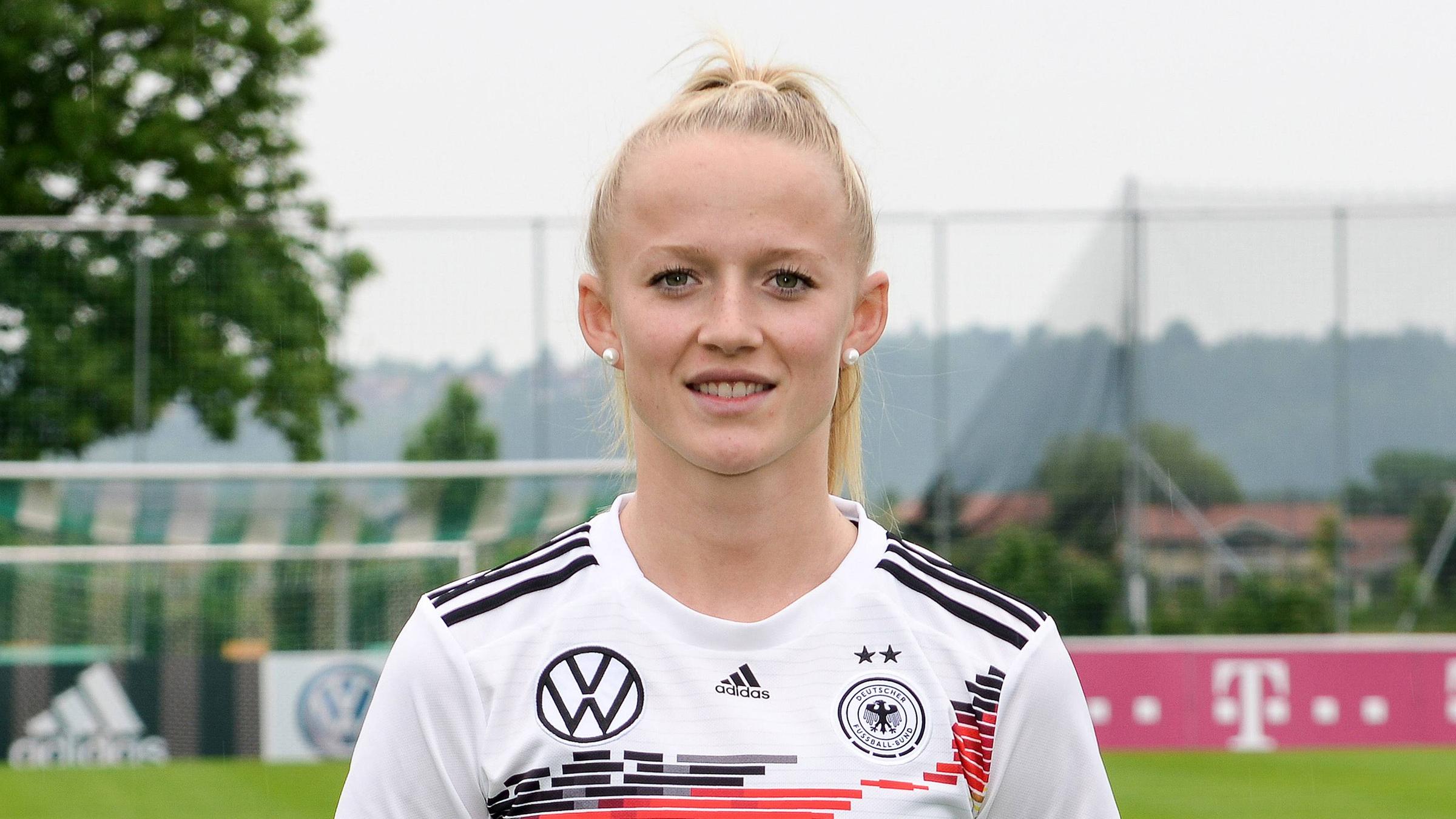 Mittelfeld/Sturm: Lea Schüller