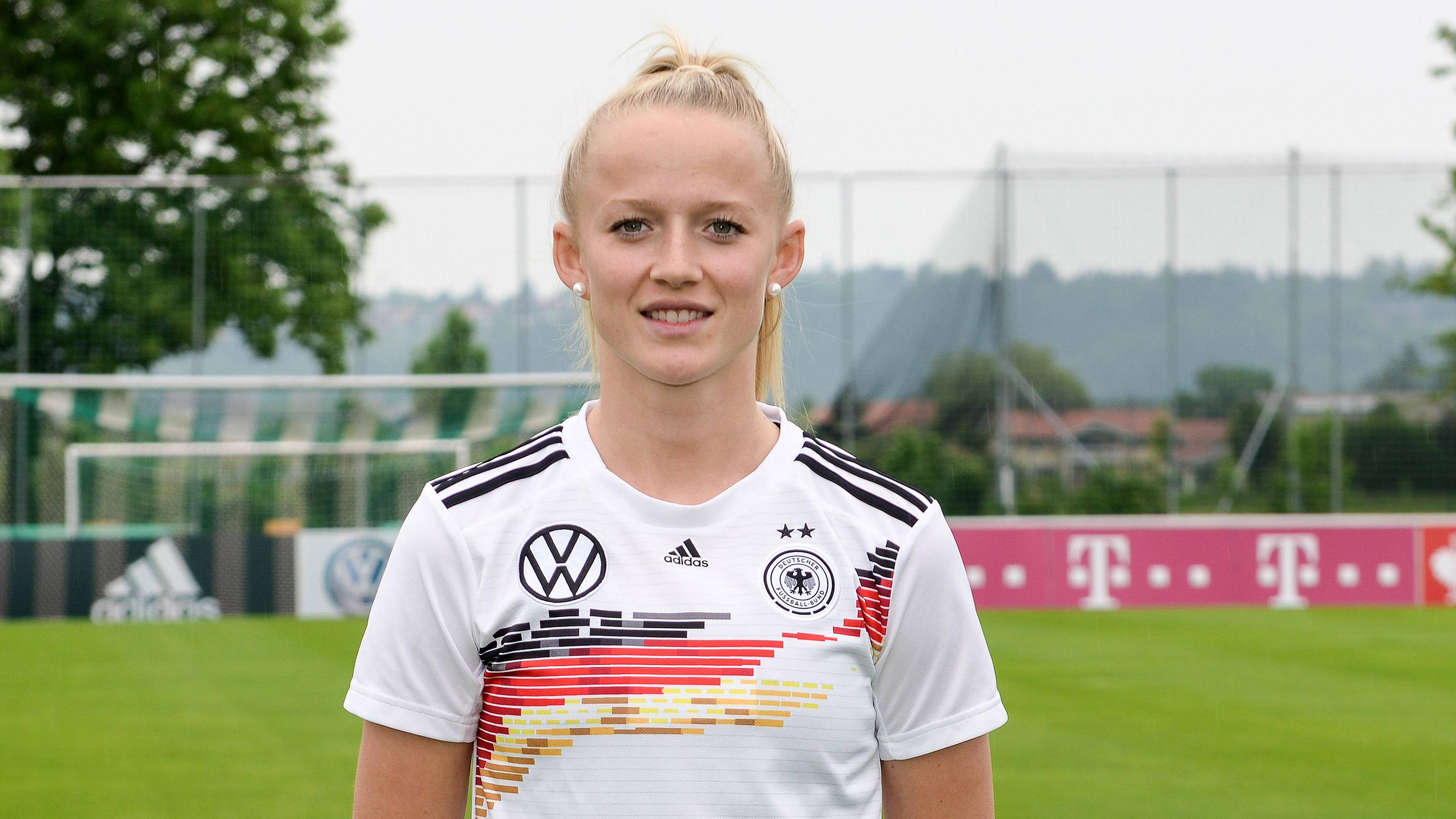 Mittelfeld/Sturm: Lea Schüller