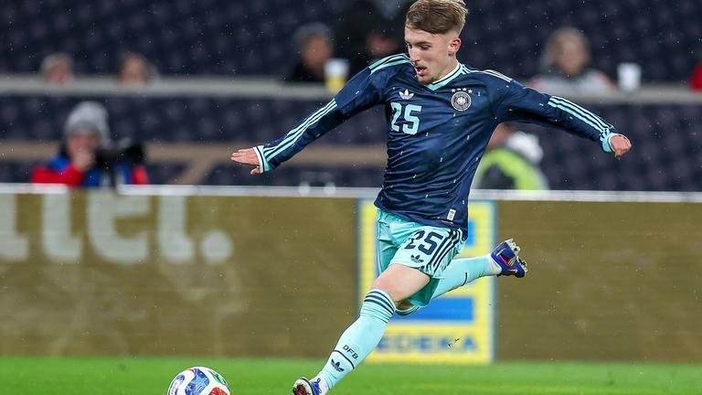 Lennart Karl beim Abschluss auf dem Platz während des Spiels Deutschland -Ghana. 