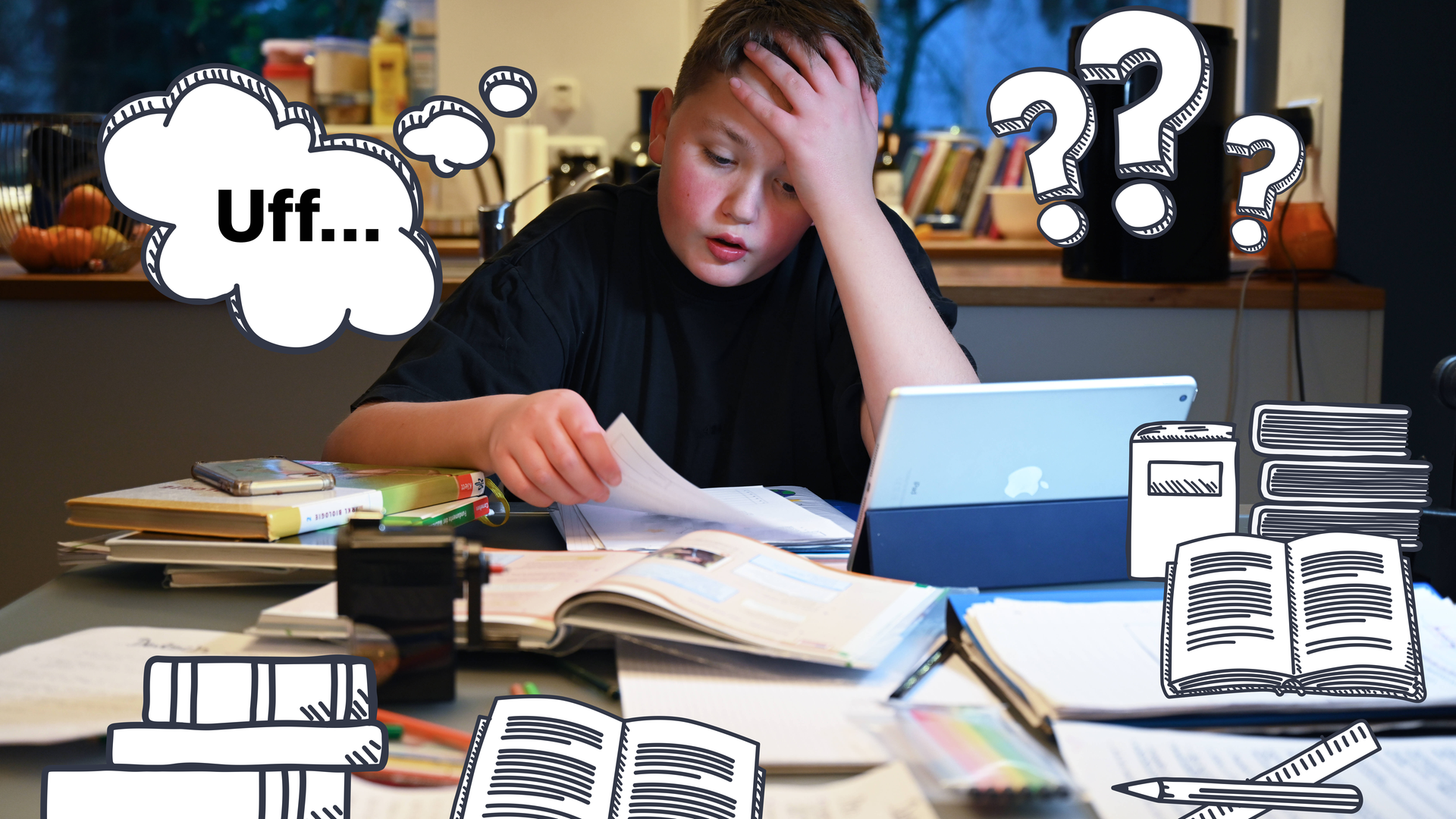 Ein Junge schlägt sich die Hand an den Kopf über seine Hausaufgaben.
