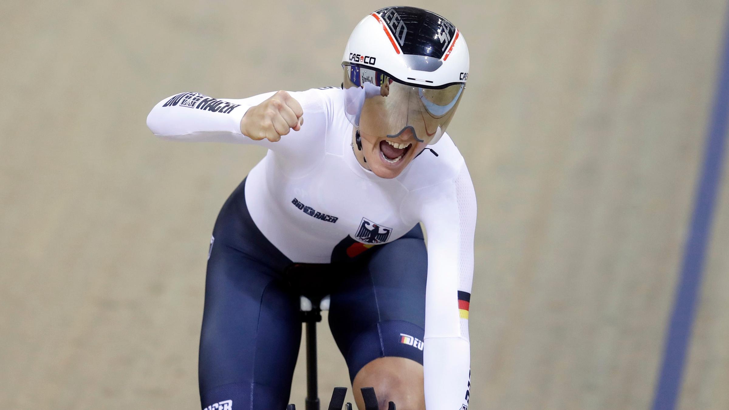 Lisa Brennauer holt in der Einerverfolgung die Goldmedaille