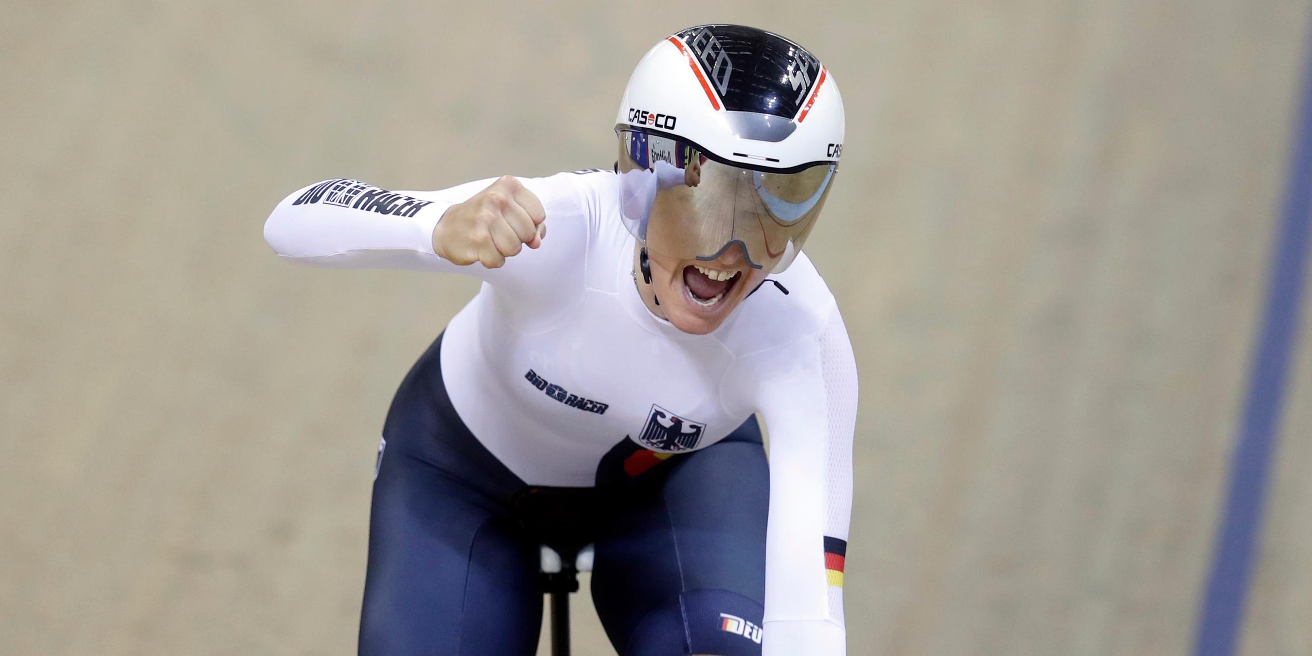 Lisa Brennauer holt in der Einerverfolgung die Goldmedaille