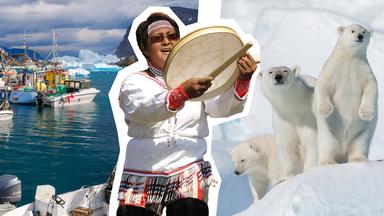 Grönländischer Hafen mit Booten auf der linken Seite, auf der rechten Seite Eisbären im Schnee, in der Mitte des Bildes eine Inuit in traditioneller Kleidung