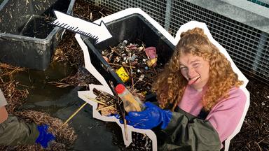 logo!-Lara: bis zum Bauch im Müll