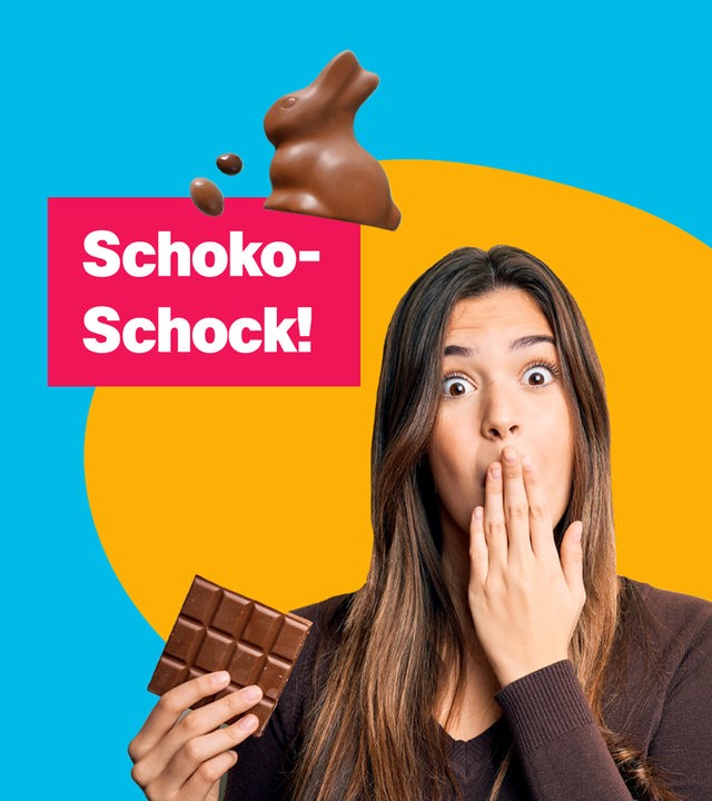 Eine Collage zeigt auf blau-gelbem Hintergrund eine Frau mit Hand vor dem Mund und weit aufgerissenen Augen, die ein Stück Schokolade in der Hand hält. Daneben auf einer roten Box steht "Schoko Schock!" darüber ein Schokoosterhase.