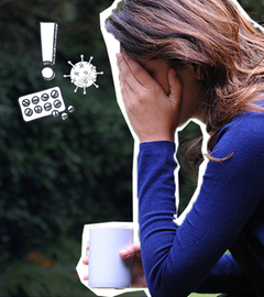 Eine Frau schlägt die Hand vor dem Gesicht zusammen, in der anderen Hand hält sie eine Tasse. Symbole für Tabletten, Coronavirus und Ausrufezeichen. 