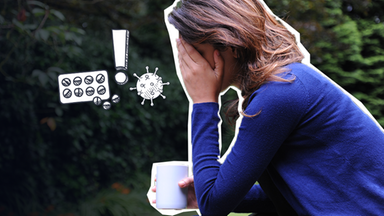 Eine Frau schlägt die Hand vor dem Gesicht zusammen, in der anderen Hand hält sie eine Tasse. Symbole für Tabletten, Coronavirus und Ausrufezeichen. 