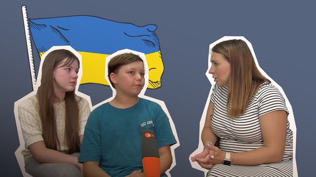 Magdalena spricht mit ukrainischen Kindern