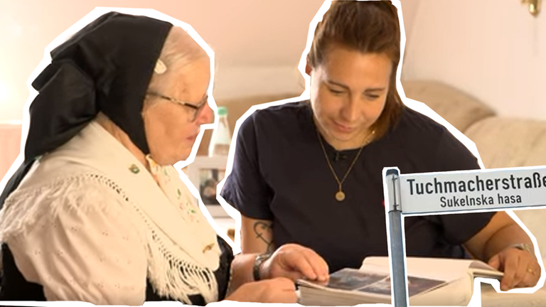 Reporterin Magdalena mit ihrer sorbischen Oma und einem zweisprachigen Straßenschild