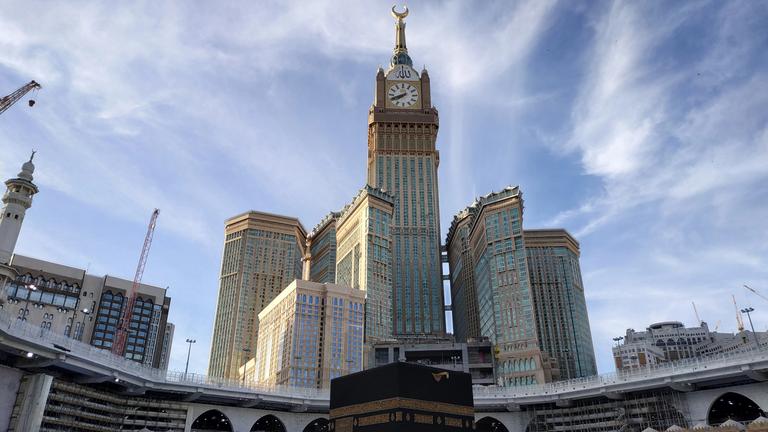 Auf dem Bild ist der Makkah Royal Clock Tower abgebildet. 