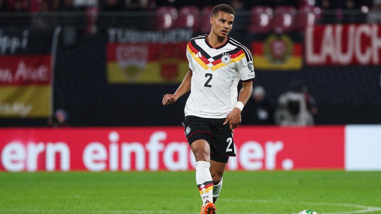 Malick Thiaw im Spiel Deutschland - Slowakei auf dem Platz. 