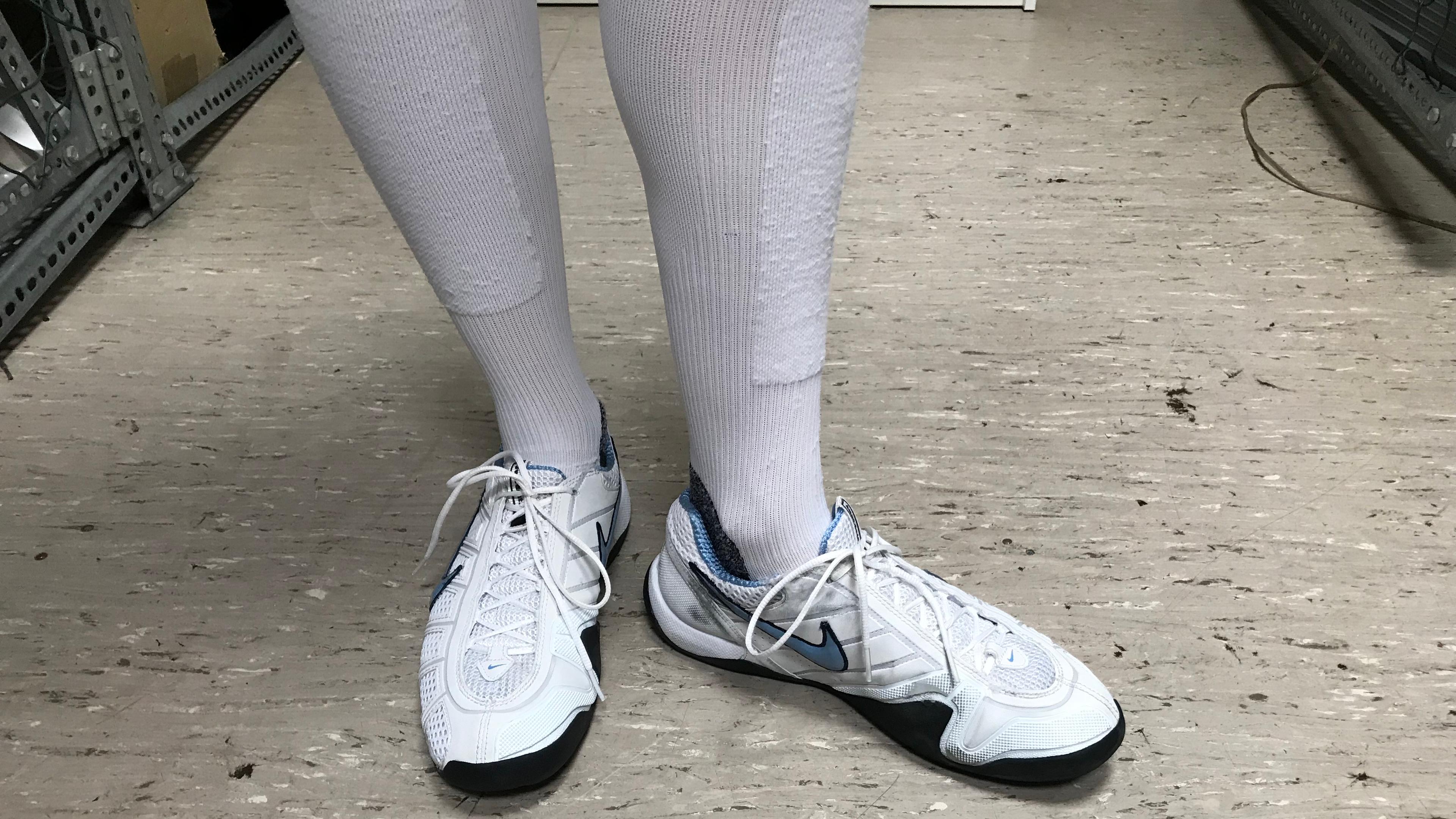 Maral zieht zum Fechten diese Schuhe an.