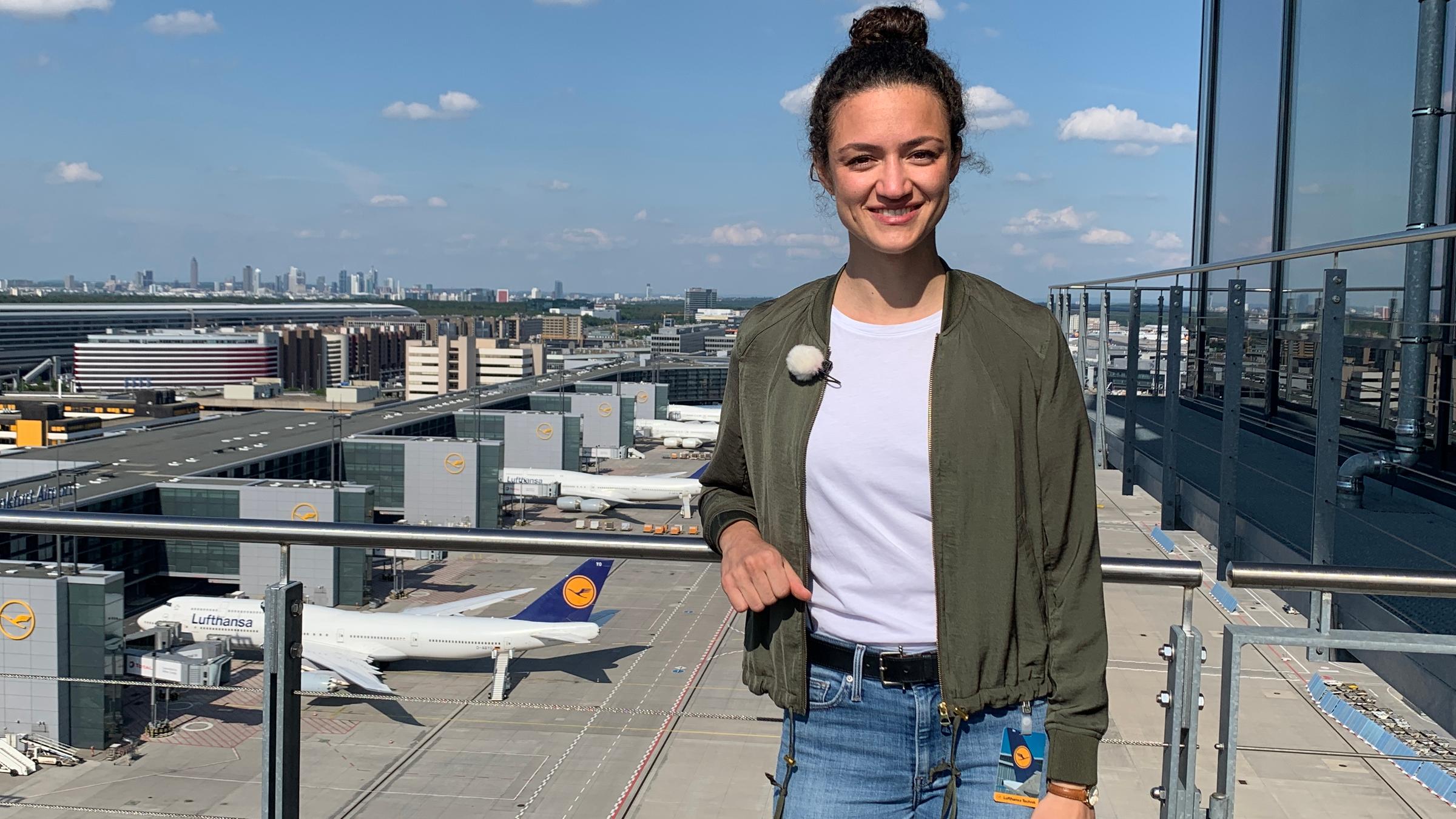 logo!-Reporterin Maral auf dem leeren Flughafen in Frankfurt