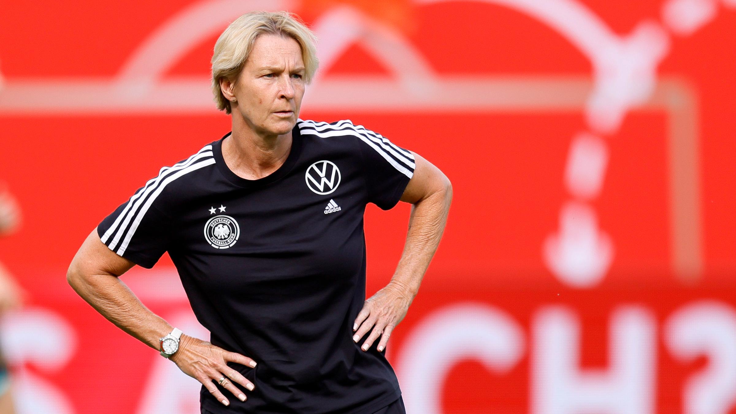 Martina Voss-Tecklenburg beim Länderspiel Deutschland gegen Vietnam.