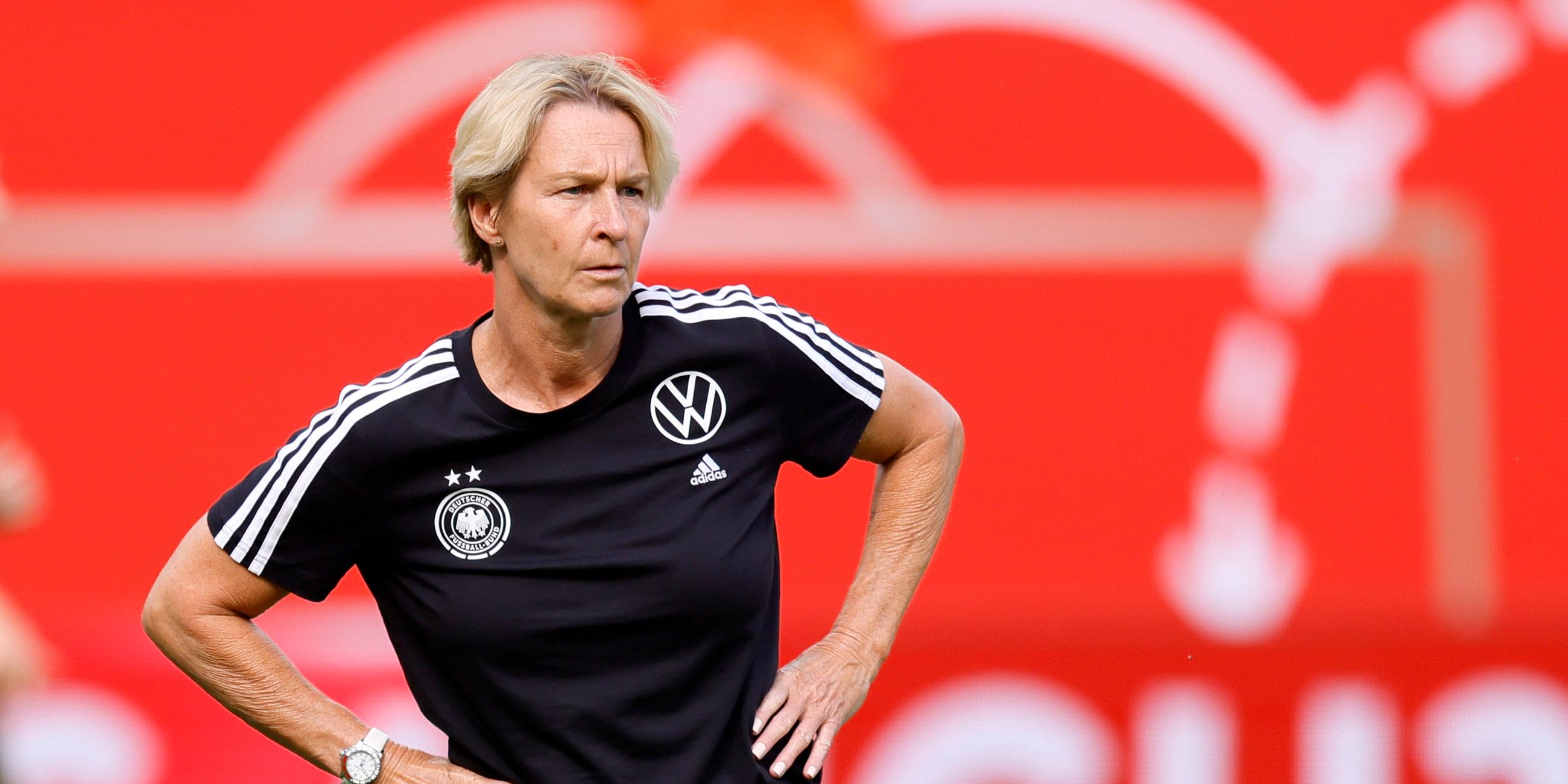 Martina Voss-Tecklenburg beim Länderspiel Deutschland gegen Vietnam.