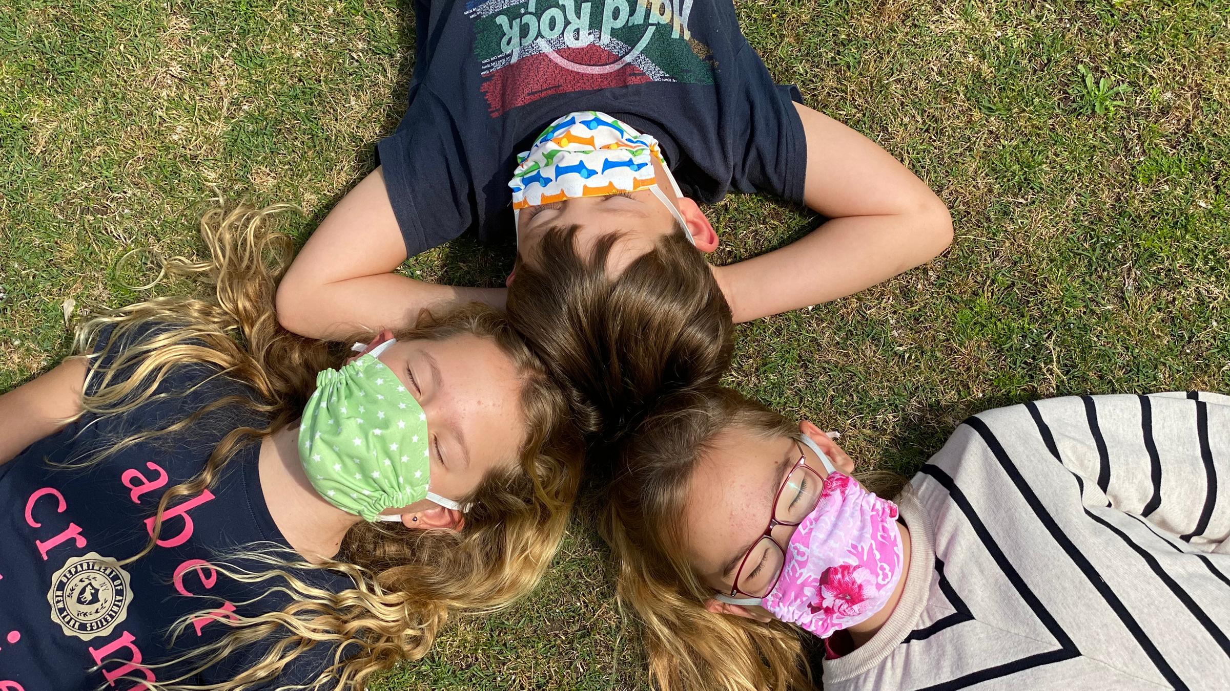 Aktion, bei der Kinder Fotos von sich mit ihren Masken an logo! schicken konnten.