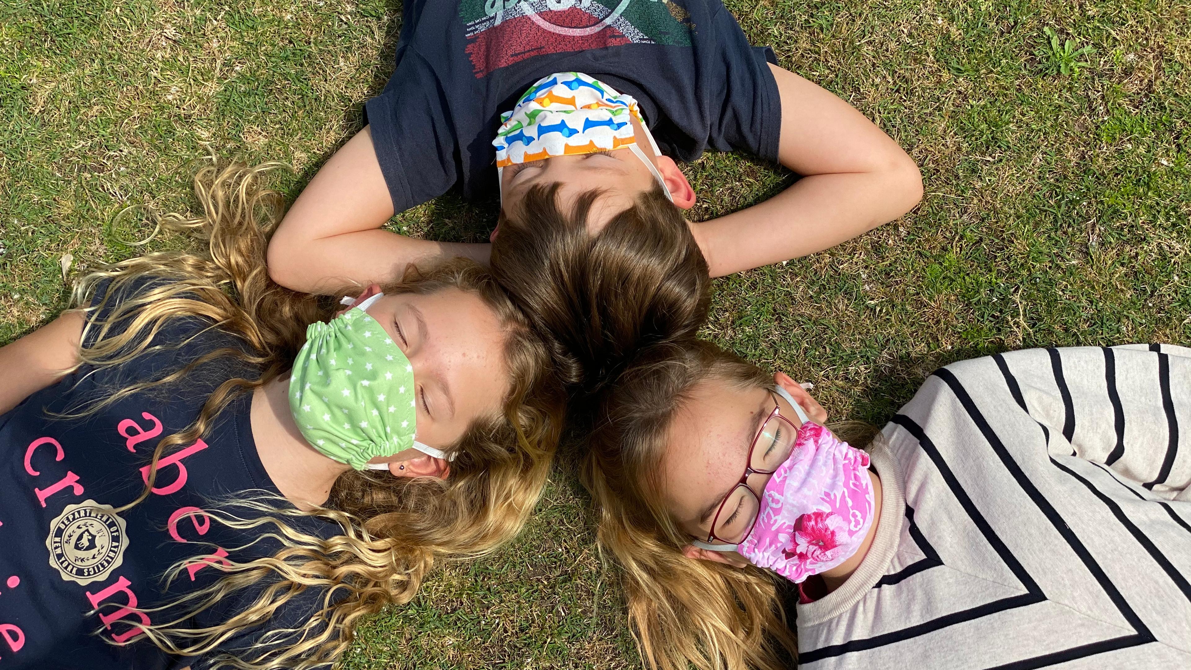 Aktion, bei der Kinder Fotos von sich mit ihren Masken an logo! schicken konnten.